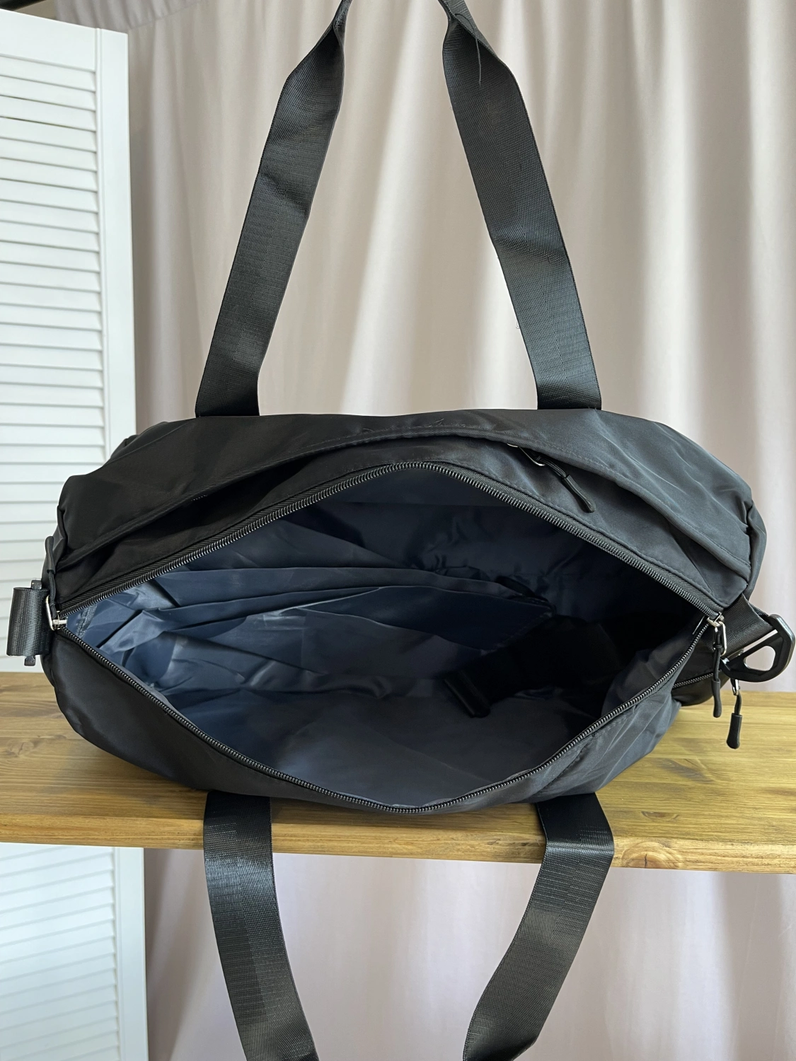 Спортивная сумка черный Loui Vearner 1722 фото 2